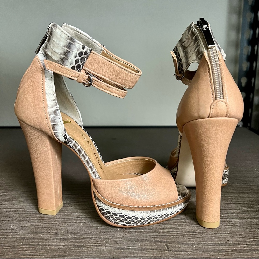 NIB snakeskin ankle strap platform petite heels Size 215/ 3.5/ 33